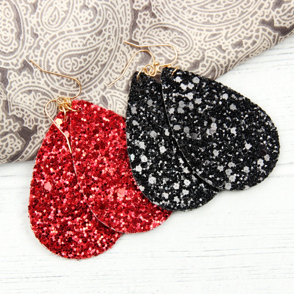 Hde2560 - Sequin Teardrop Earrings